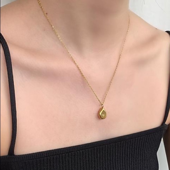 💧Insta 18K gold teardrop 🌟 star necklace - Picture 4 of 11